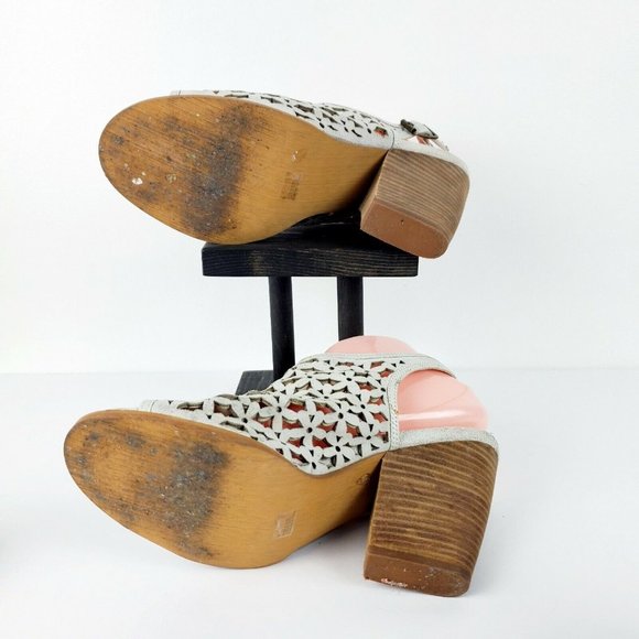 Very Volatile Women's White Leather Cut-Out Slingback Open Toe Heel Sandal Sz 9 - Picture 7 of 7